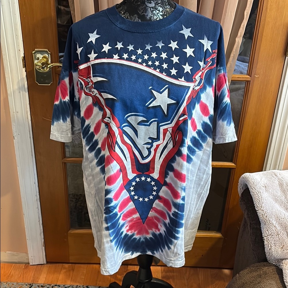 NFL red, white and blue Tie-Dye Short Sleeve New England Patriots Tshirt, XL